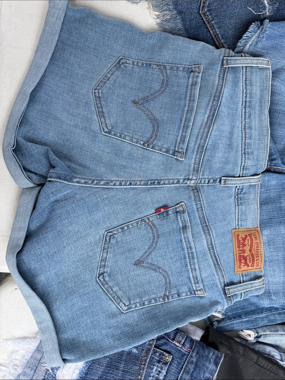 Levi's Light Wash Ankle Crop Jeans - Blue Denim